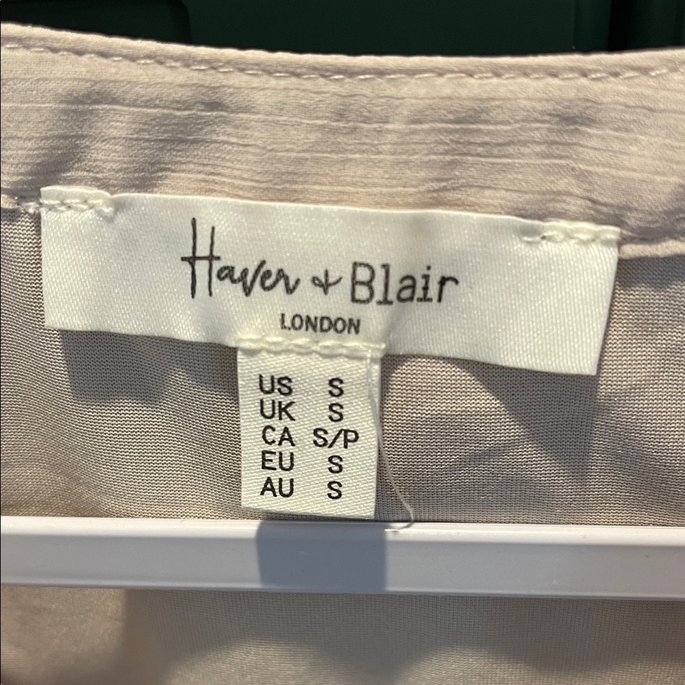 🍁Light Cream Ruffle Blouse - Picture 2 of 2